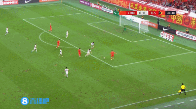 太抽象了！拜合拉木停球直接停到自己背后，直接送对方反击机会